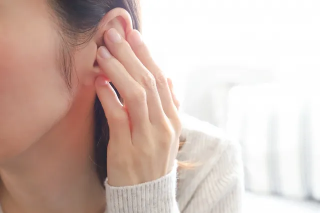 耳鳴りは漢方で治る?キーンとジーの違いで選ぶ薬と原因を解説