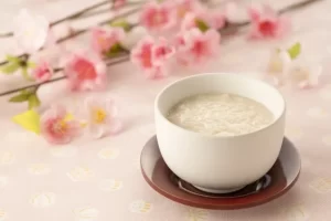 甘酒の飲み方は朝と夜どっち？漢方で紐解く飲む点滴の効果と豆乳アレンジ