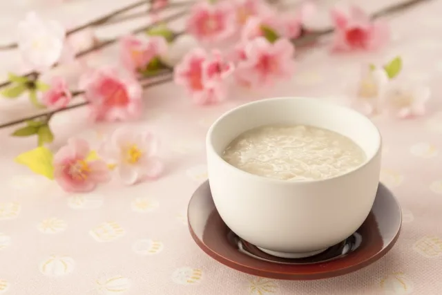 甘酒の飲み方は朝と夜どっち？漢方で紐解く飲む点滴の効果と豆乳アレンジ